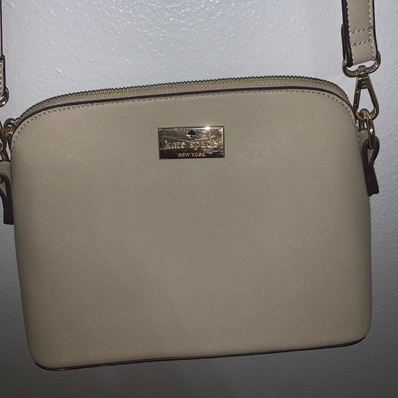 NOT AUTHENTIC KATE SPADE CROSSBODY HAND BAG. - Picture 2 of 3